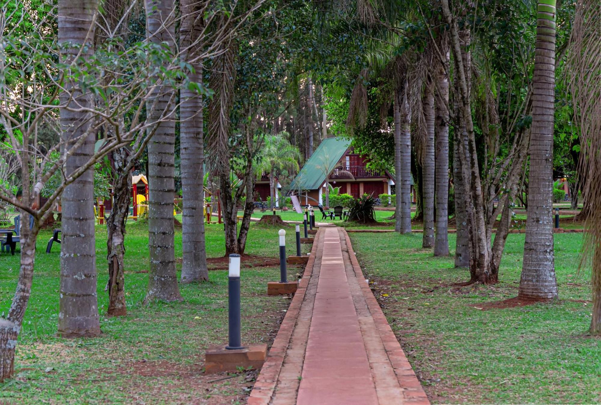 Cabanas El Refugio Del Mensu 푸에르토이과수 외부 사진