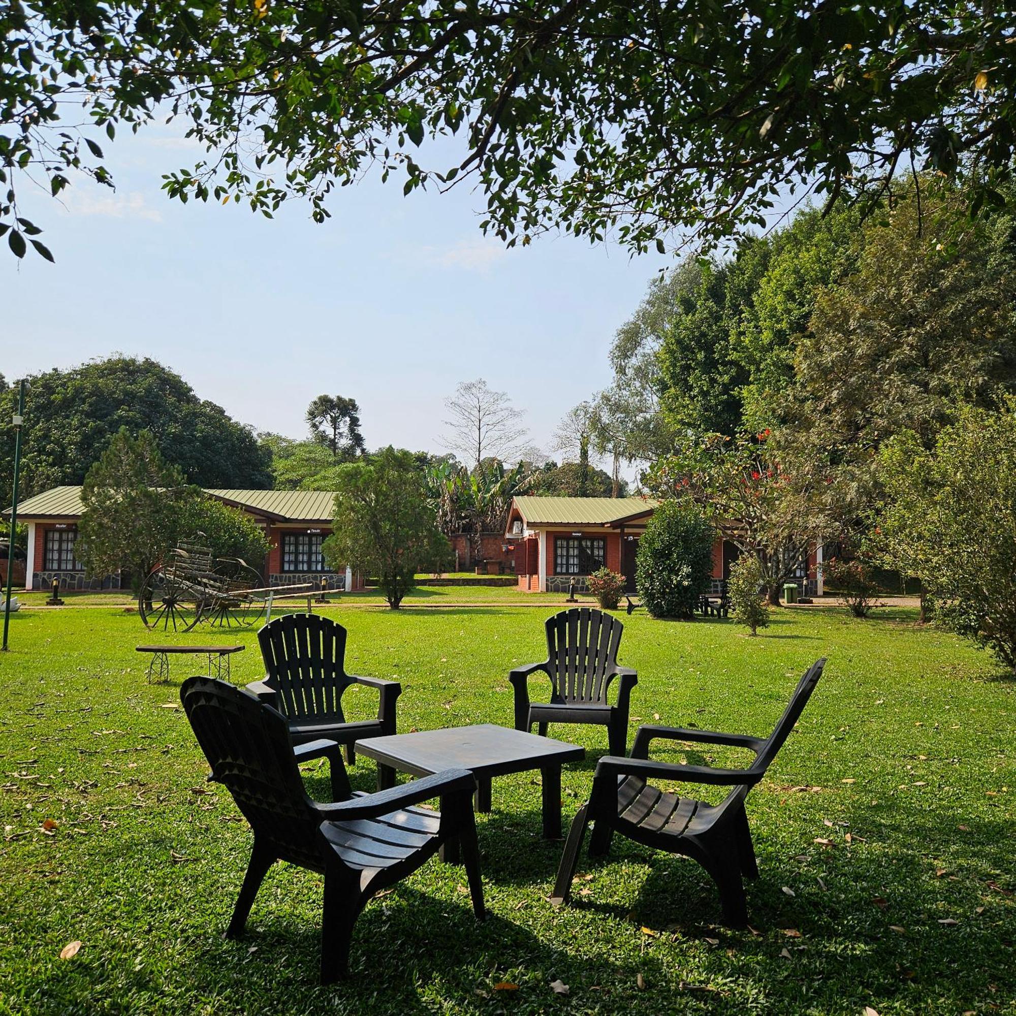Cabanas El Refugio Del Mensu 푸에르토이과수 외부 사진
