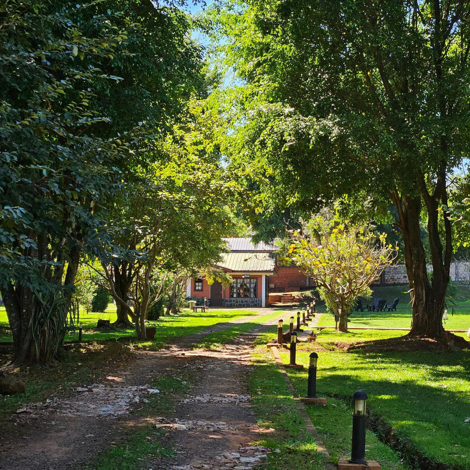 Cabanas El Refugio Del Mensu 푸에르토이과수 외부 사진