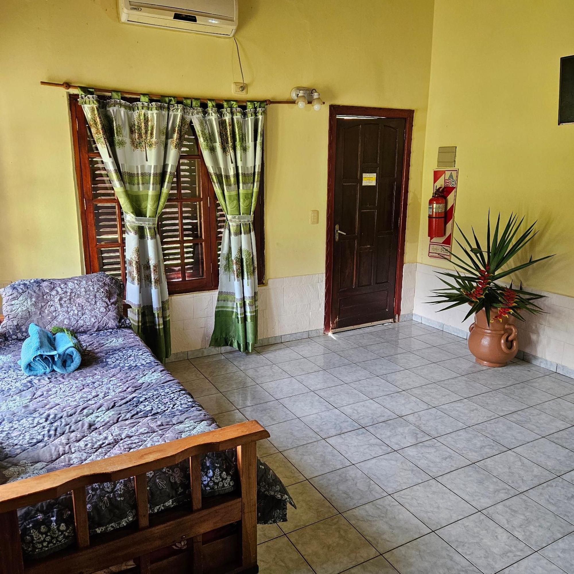 Cabanas El Refugio Del Mensu 푸에르토이과수 외부 사진